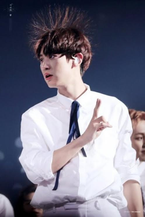 hanyeol (EXO) thì nhìn như bị “sét đánh” đến nỗi dựng ngược cả tóc.