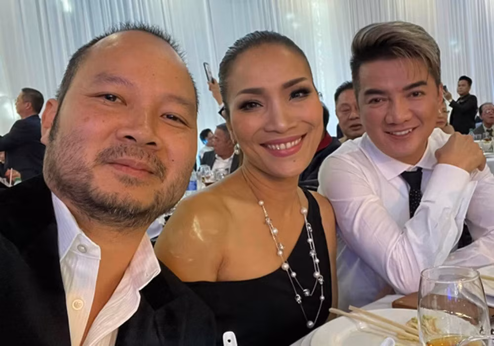 Đàm Vĩnh Hưng cùng vợ chồng Hồng Ngọc dự tiệc một người bạn ở Mỹ.