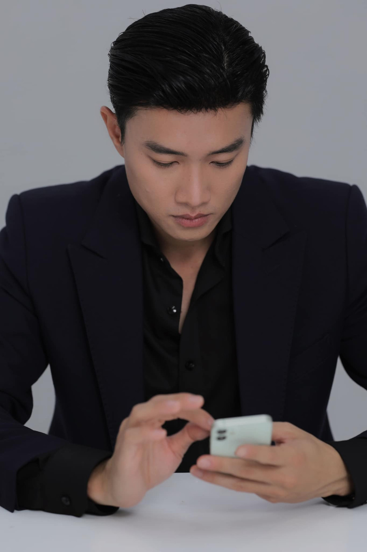 Đồng nghiệp liên tục cưới, diễn viên Quốc Trường thấy sốt ruột.