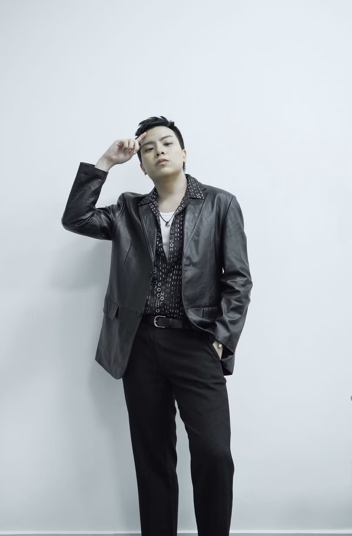 Nhạc sĩ Hứa Kim Tuyền "lên đồ" thanh lịch.