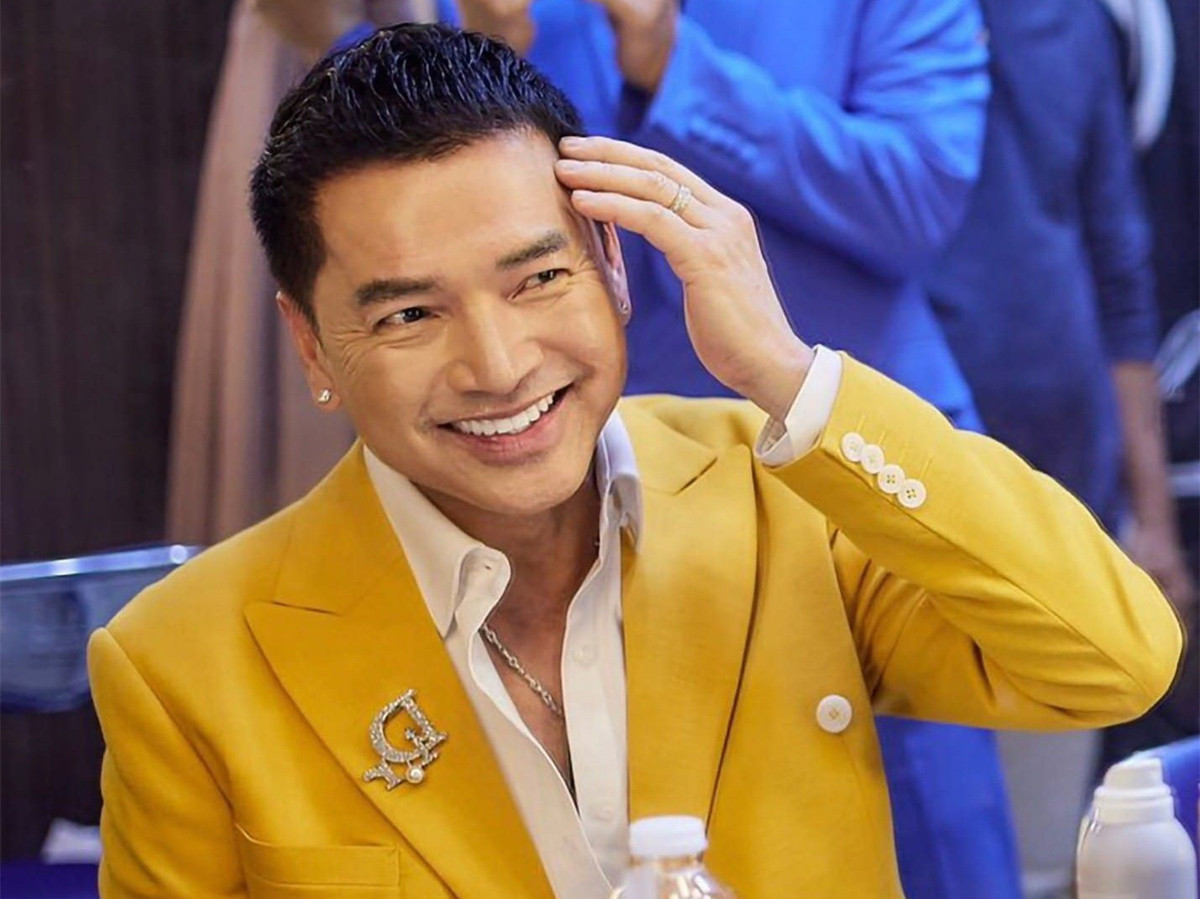 Khoảnh khắc cười tự nhiên của nghệ sĩ Quang Minh.