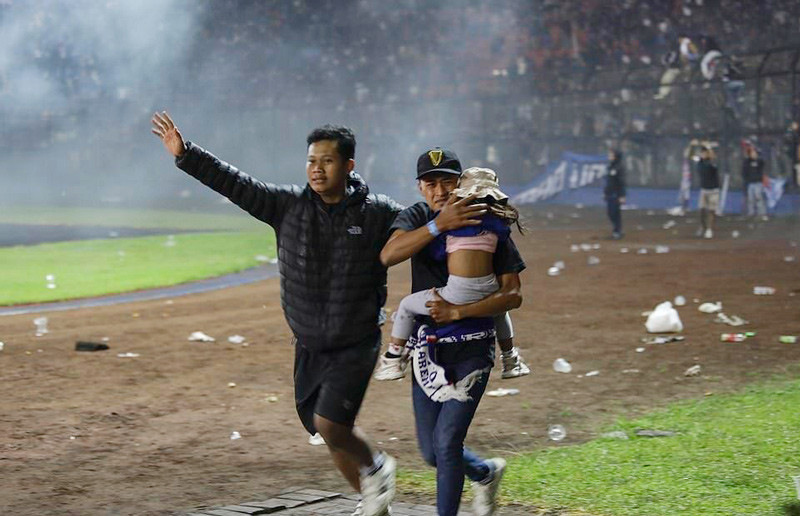 Hang tram nguoi thiet mang vu bao loan bong da Indonesia-Hinh-2