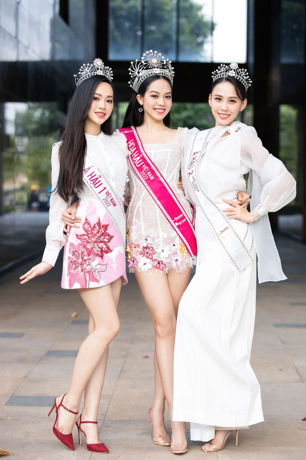 Á hậu Ngọc Hằng nói chơi thân thiết với Á hậu Thùy Linh. Trong quá trình thi Hoa hậu Việt Nam, cả hai có nhiều kỷ niệm cùng nhau. Ấn tượng của Ngọc Hằng về Thùy Linh là vẻ ngoài xinh xắn, dễ mến, nhưng ngại ăn đêm vì sợ béo.