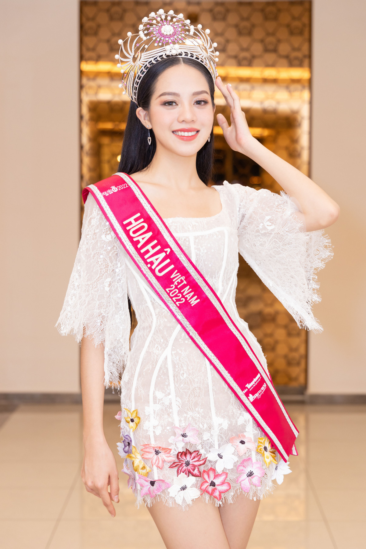 Việc Thanh Thủy đăng quang đang gây tranh cãi trên mạng xã hội, song theo bà Phạm Kim Dung - Phó trưởng ban tổ chức - cô hội tụ đủ yếu tố trở thành Hoa hậu Việt Nam. "Chúng tôi rất thích hình thể của em ấy, gương mặt trái xoan đều đặn, đẹp và ưa nhìn. Bên cạnh đó, Thanh Thủy có nền tảng học thức tốt, có nhiều đóng góp từ thiện cho địa phương", bà Dung nói.