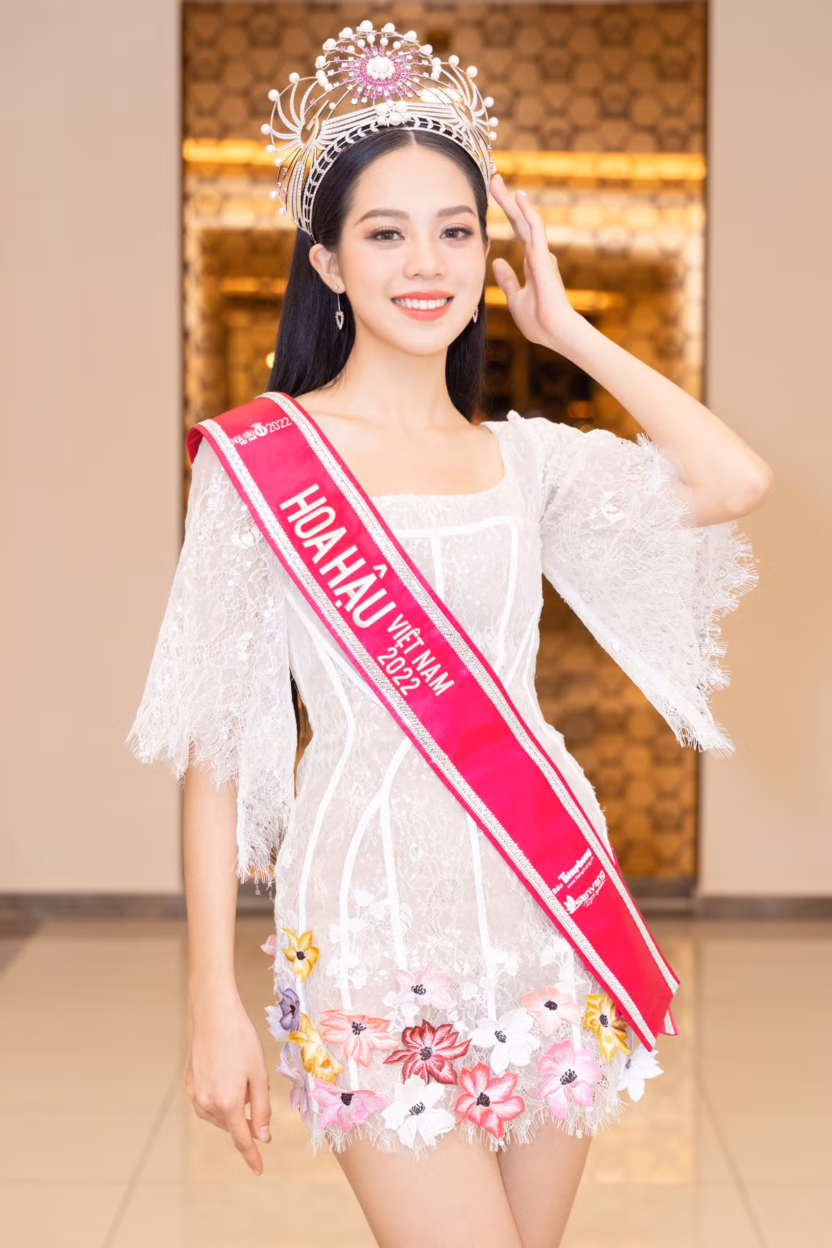 Việc Thanh Thủy đăng quang đang gây tranh cãi trên mạng xã hội, song theo bà Phạm Kim Dung - Phó trưởng ban tổ chức - cô hội tụ đủ yếu tố trở thành Hoa hậu Việt Nam. "Chúng tôi rất thích hình thể của em ấy, gương mặt trái xoan đều đặn, đẹp và ưa nhìn. Bên cạnh đó, Thanh Thủy có nền tảng học thức tốt, có nhiều đóng góp từ thiện cho địa phương", bà Dung nói.