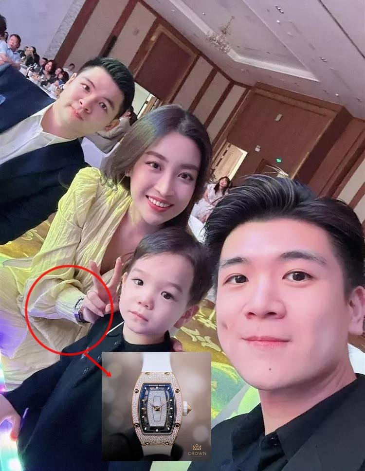 hông khó để nhận ra rằng chiếc đồng hồ của Đỗ Mỹ Linh đeo có giá trị rất lớn - nếu không nói là "siêu to khổng lồ" nhất trong mọi món hàng hiệu mà nàng Hậu từng ướm lên mình.