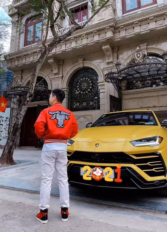 Ông xã Đỗ Mỹ Linh ít khi khoa trương trên MXH nhưng ai cũng biết anh sở hữu gia tài đồ sộ xứng tầm với danh xưng thiếu gia, không chỉ đồng hồ mà còn là loạt siêu xe bạc tỷ.