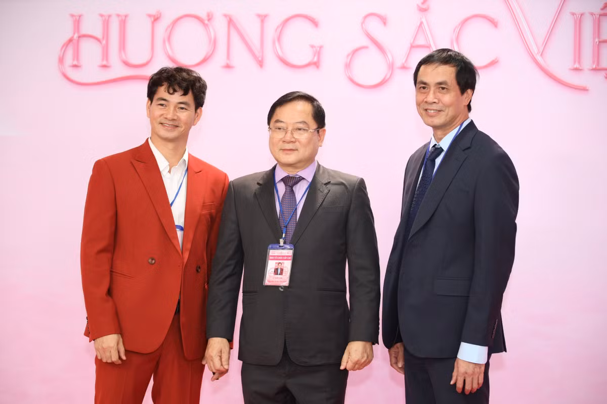 Tham tra ly lich 35 thi sinh vao chung ket Hoa hau Viet Nam