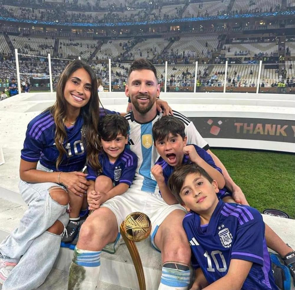 MC Phan Anh chap nhan mac vay khi Argentina vo dich World Cup