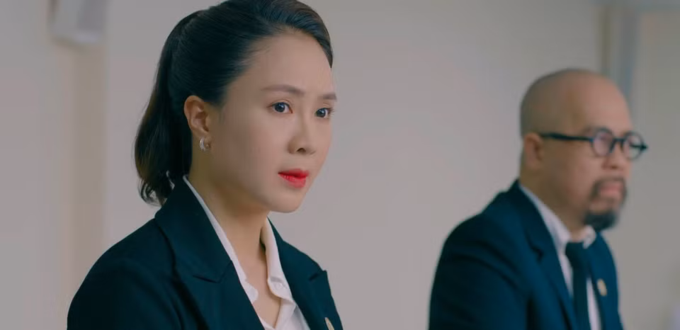 Khan gia phan ung vai dien cua Hong Diem trong 