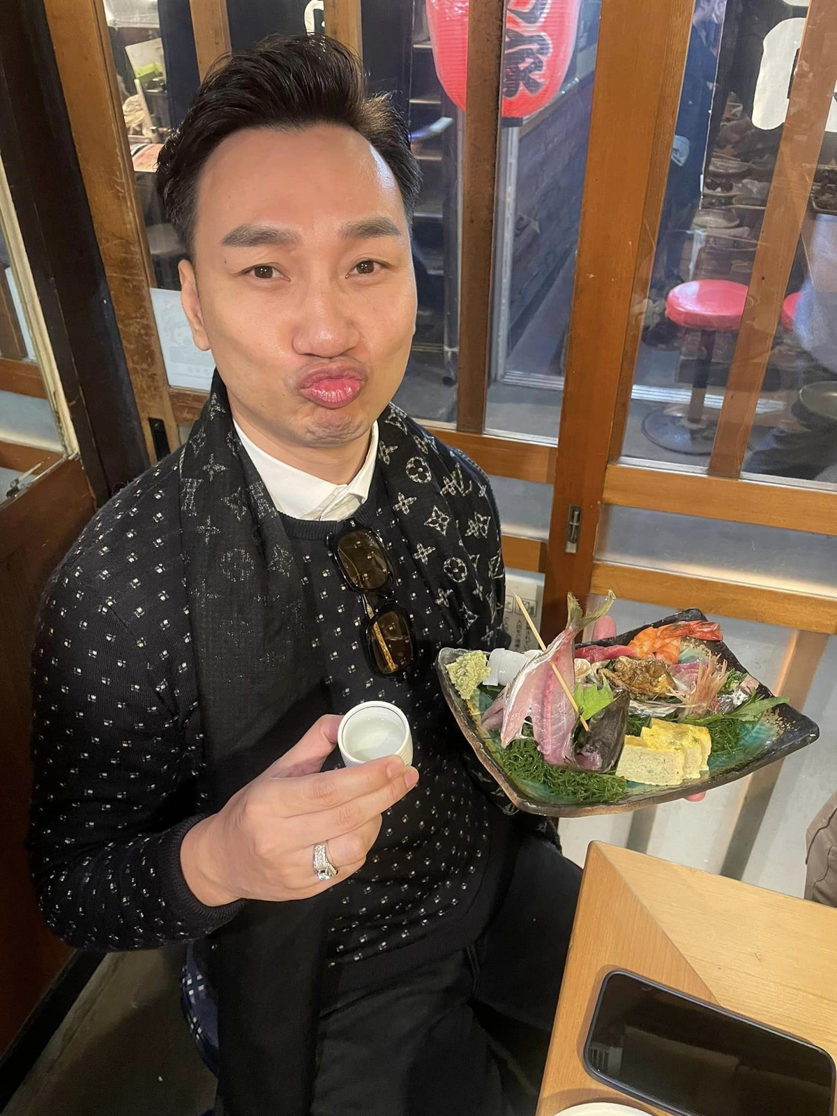 MC Thành Trung check-in tại Nhật Bản.