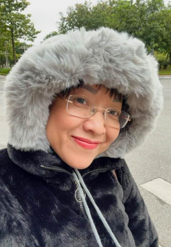 MC Thảo Vân diện áo khoác dày đón cái lạnh của mùa đông Hà Nội.