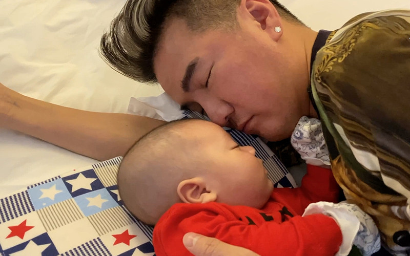 Dam Vinh Hung bat khoc nho khoanh khac con trai ruot chao doi