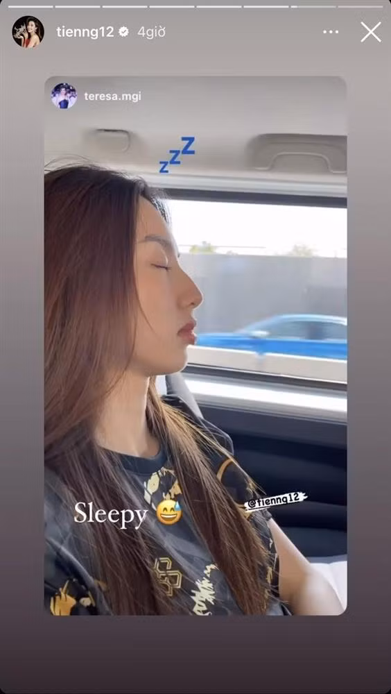 Trong xuyên thời gian đương nhiệm, việc ngủ trên xe, máy bay trở nên quen thuộc với nàng hậu.