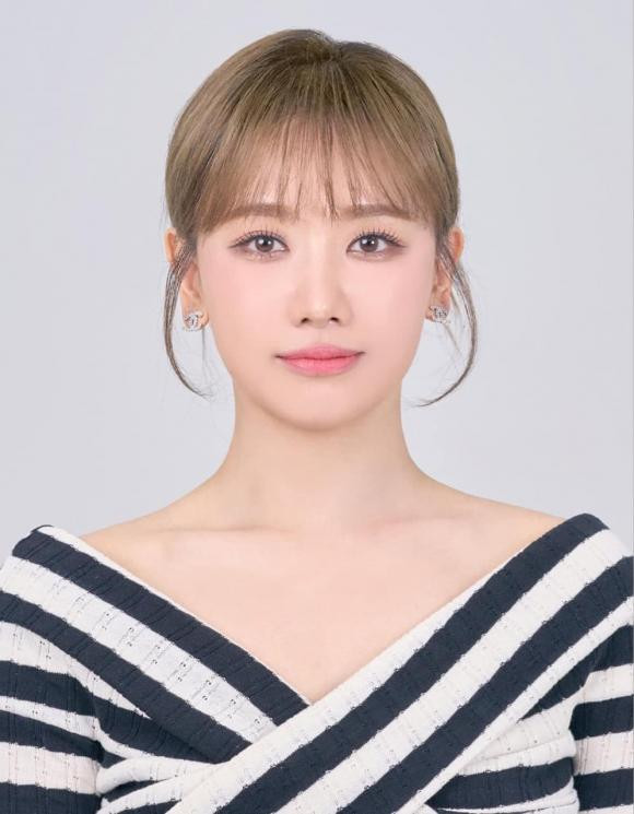 Ảnh thẻ đẹp không góc chết của Hari Won.