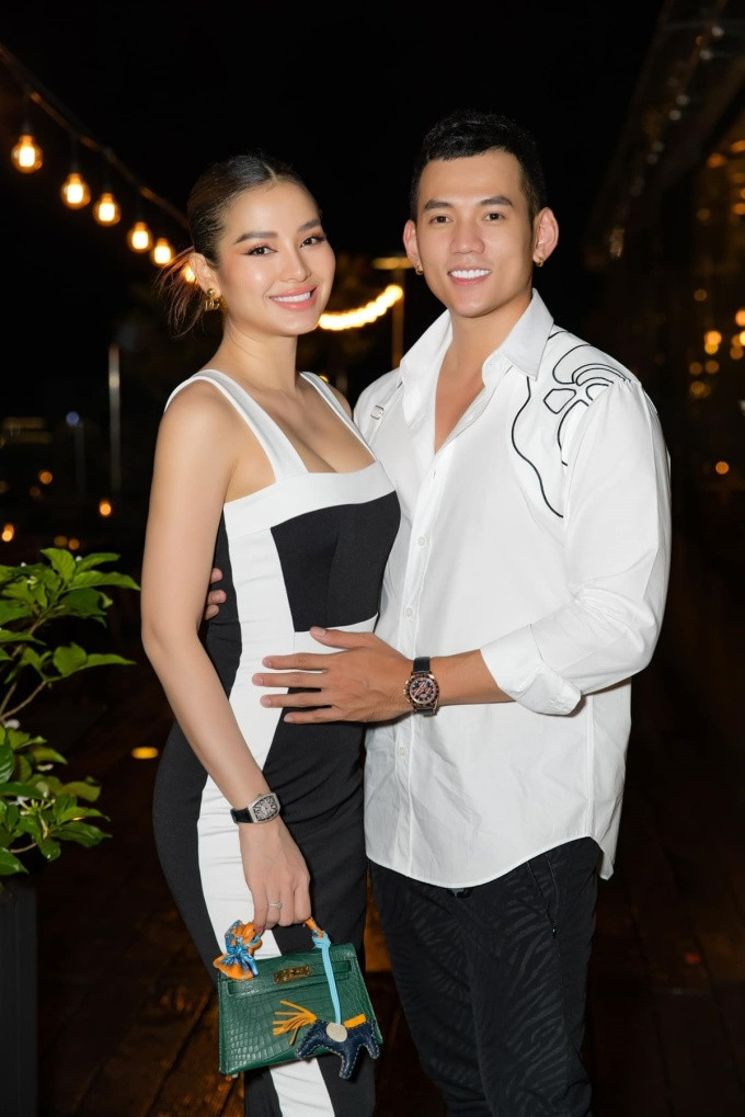 MC Thuỳ Linh tình tứ bên chồng, NSND Thu Hà muốn làm "công chúa" - Hình 14 MC Thuy Linh tinh tu ben chong, NSND Thu Ha muon lam