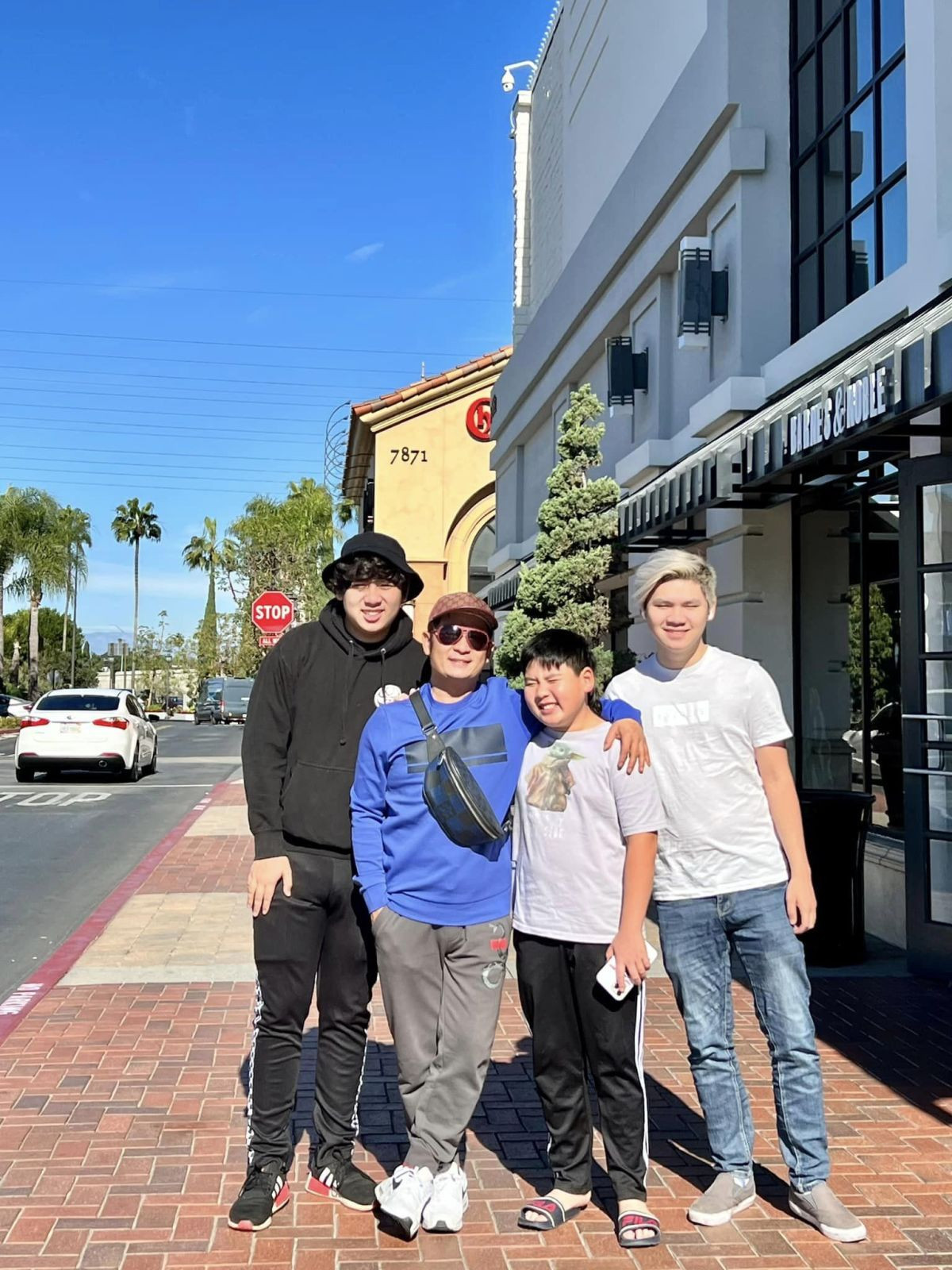 MC Thuỳ Linh tình tứ bên chồng, NSND Thu Hà muốn làm "công chúa" - Hình 6 MC Thuy Linh tinh tu ben chong, NSND Thu Ha muon lam