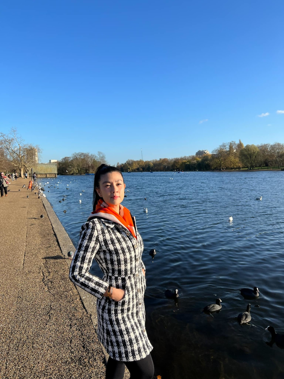 MC Thuỳ Linh tình tứ bên chồng, NSND Thu Hà muốn làm "công chúa" - Hình 8 MC Thuy Linh tinh tu ben chong, NSND Thu Ha muon lam