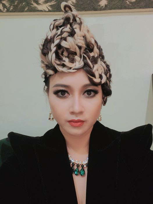 MC Thuỳ Linh tình tứ bên chồng, NSND Thu Hà muốn làm "công chúa" - Hình 3 MC Thuy Linh tinh tu ben chong, NSND Thu Ha muon lam