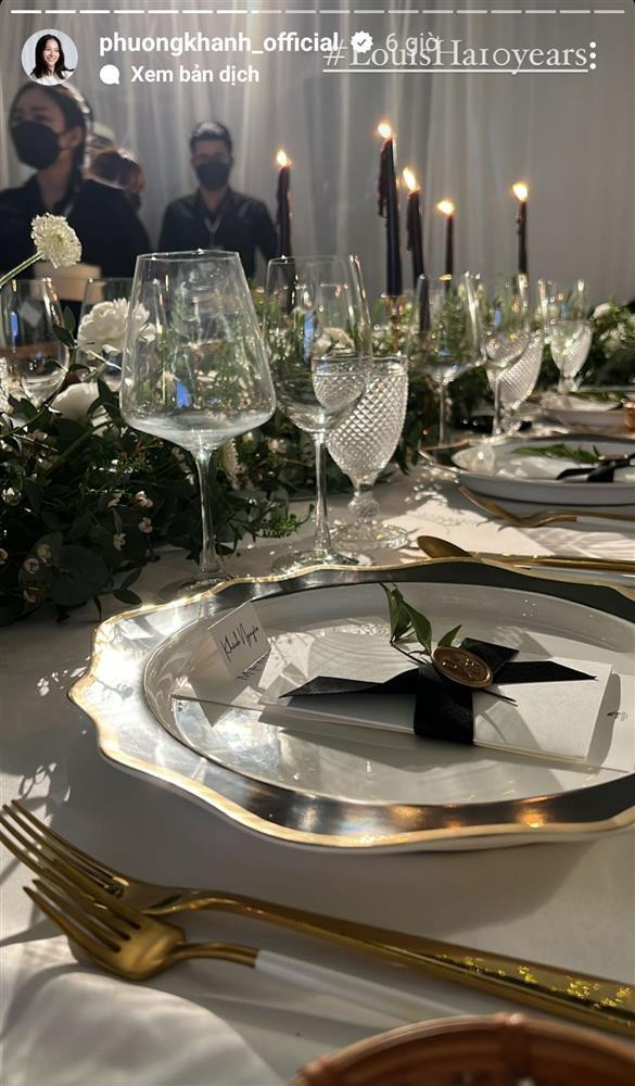 hông gian sang chảnh của bữa tiệc.