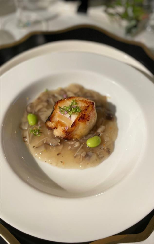 oạt món ăn sang chảnh tại bữa tiệc.