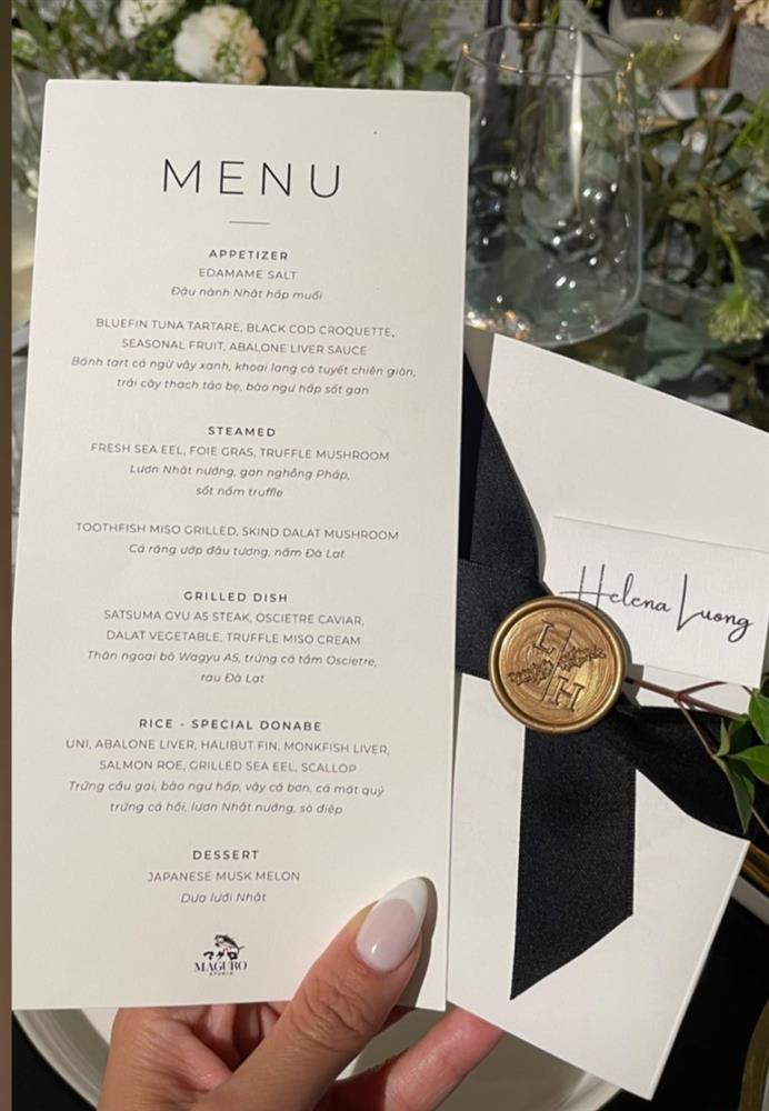 Mới đây, thực đơn tiệc kỷ niệm cưới Hà Tăng - Louis Nguyễn cũng được hé lộ. Theo đó, cặp đôi đãi khách toàn "sơn hào hải vị", chuẩn phong cách thượng lưu.