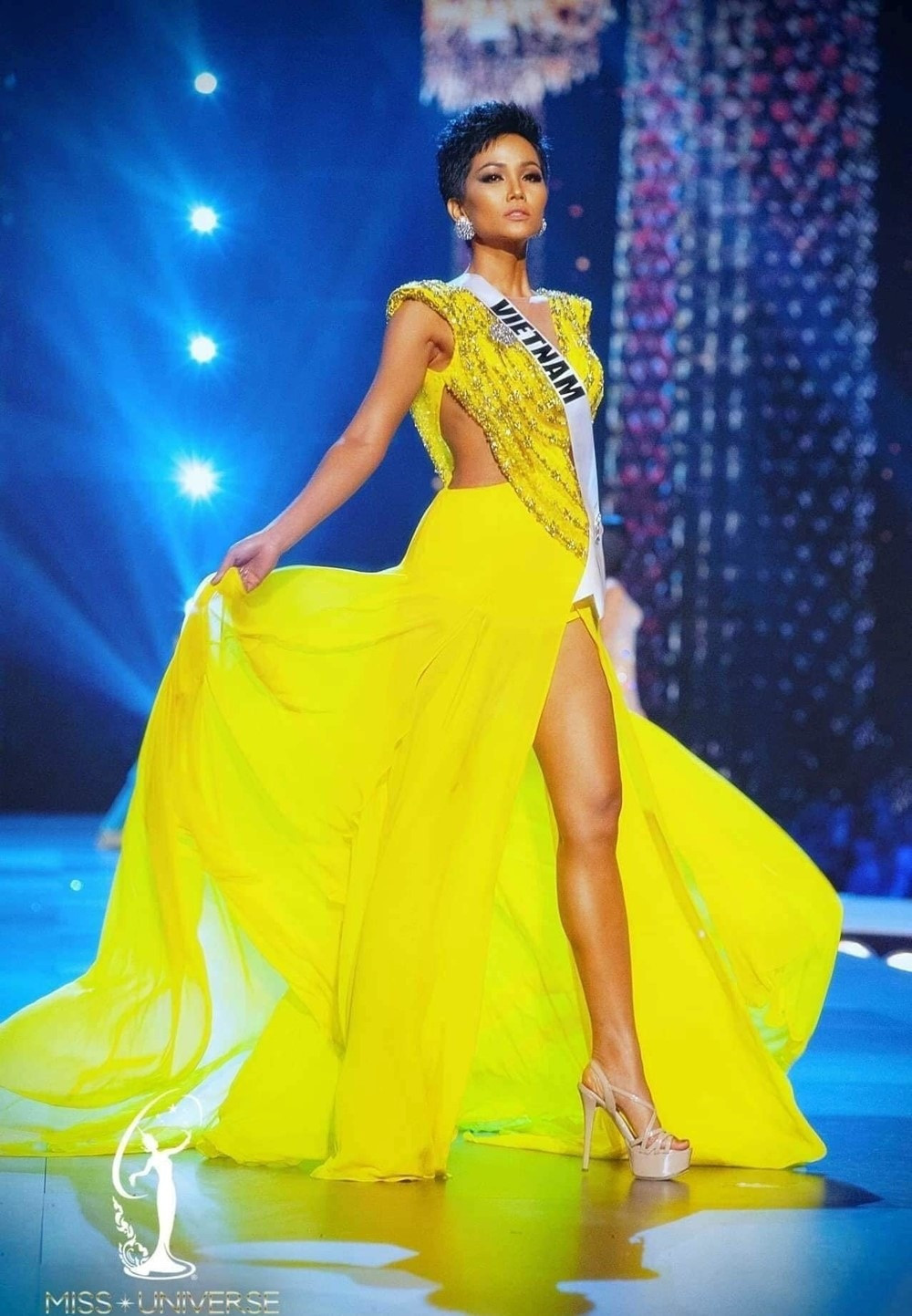 H'Hen Nie duoc Chu tich Miss Universe goi la 