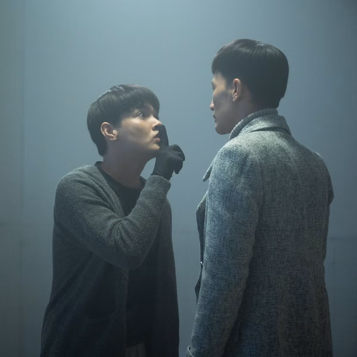 "Hạnh phúc máu" - nhiều cú twist nhưng không ít gượng gạo ảnh 1