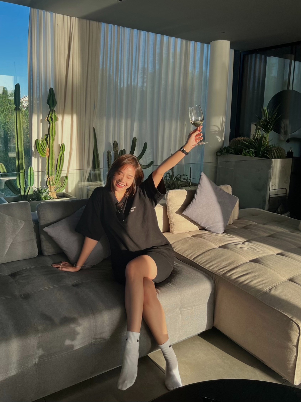 Diễn viên Huyền Lizzie đang có những ngày thư giãn ở Hạ Long.