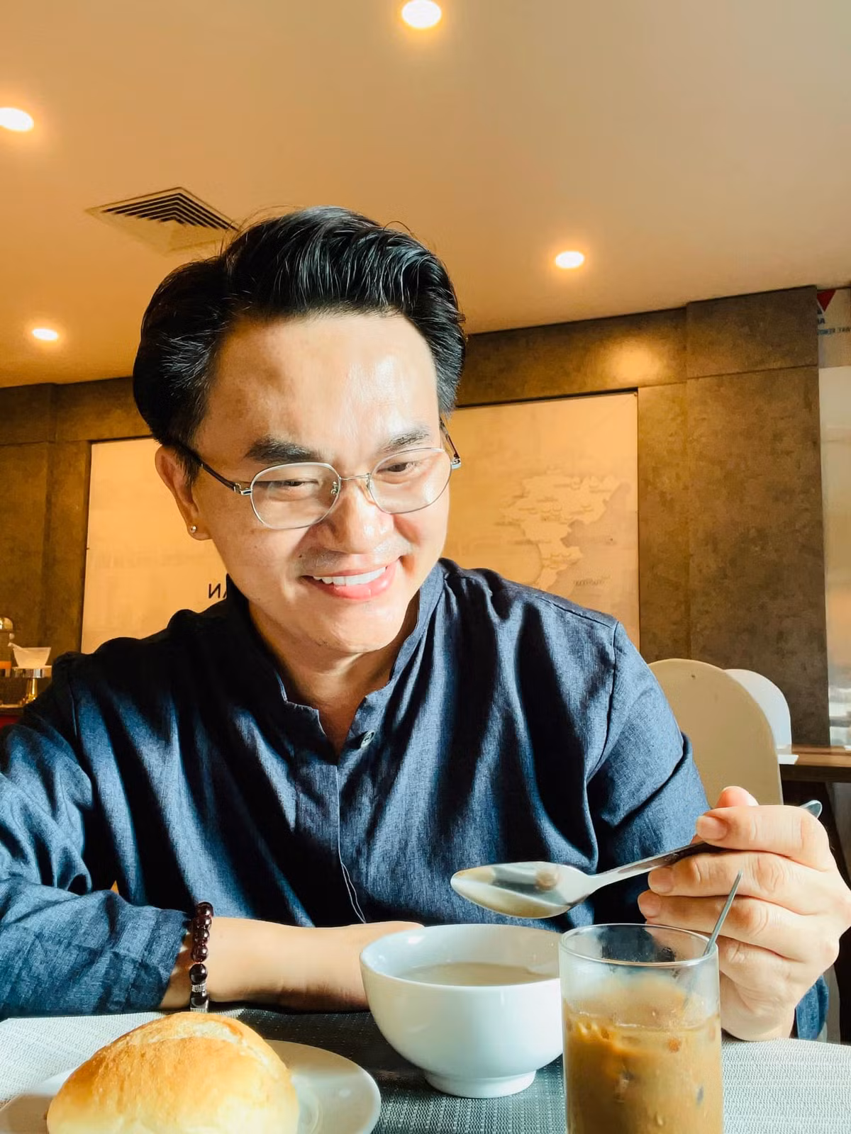 MC Đại Nghĩa thích thưởng thức bữa sáng.