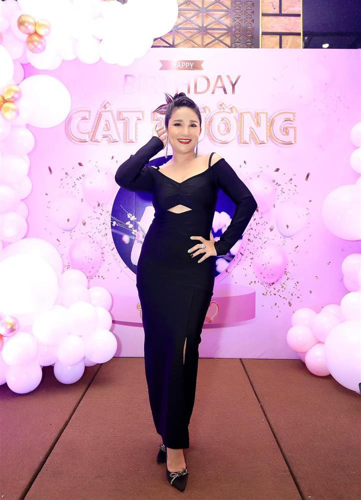 Theo Cát Tường, sau khi vừa sinh con gái đầu lòng, chồng cô đã ngoại tình. Chính vì thế, nữ MC quyết định chấm dứt hôn nhân, chọn cuộc sống làm mẹ đơn thân. Sau cuộc hôn nhân đầu và trải qua vài mối tình dang dở, Cát Tường hiện vẫn lẻ bóng ở tuổi 45.