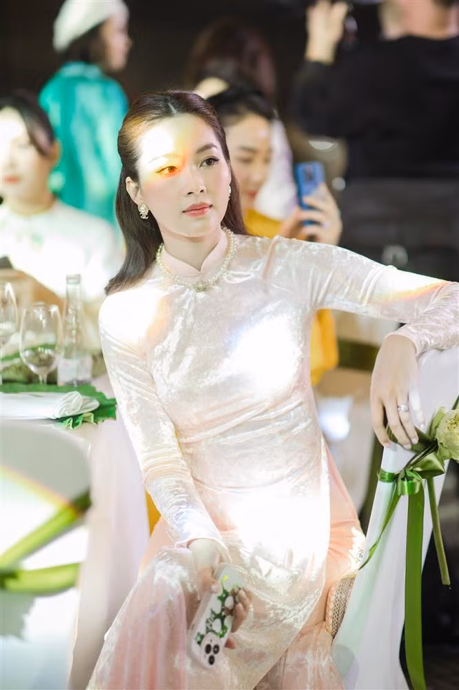 Đặng Thu Thảo sinh năm 1991, tại Bạc Liêu, được biết đến khi đăng quang Hoa khôi Đồng bằng sông Cửu Long 2012 và Hoa hậu Việt Nam 2012.