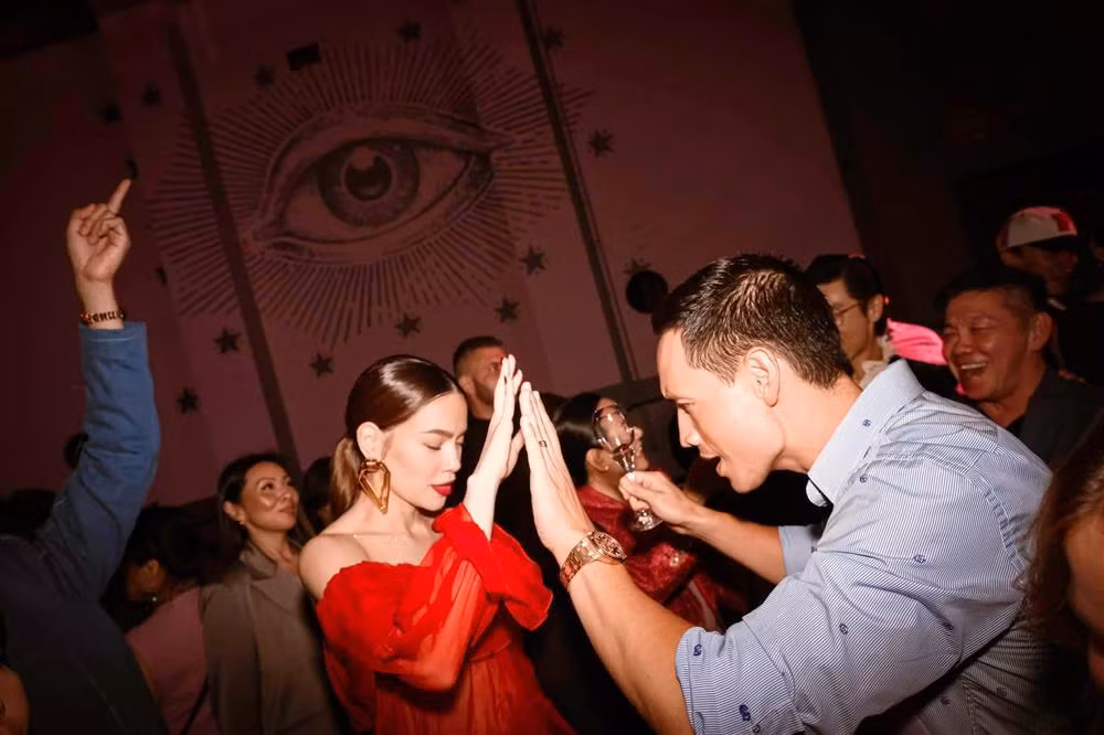 2 ngôi sao của showbiz Việt "quẩy" hết mình trong sự kiện.