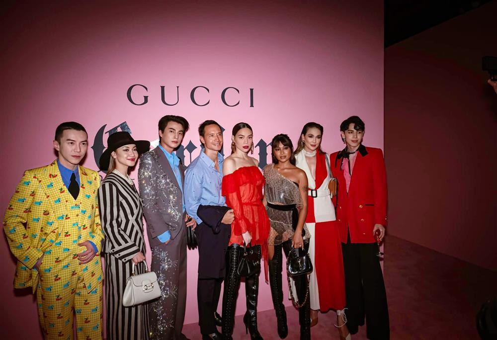 ự kiện còn có sự góp mặt của những nhân vật nổi bật trong làng thời trang và các nghệ sĩ quốc tế như Vương Quán Dật, ngôi sao phim đam mỹ Thái Lan - Gulf Kanawut.