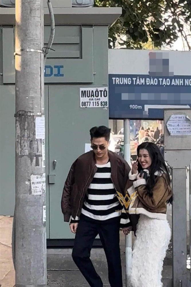 Xon xao hinh anh Isaac than mat ben A hau Phuong Nhi