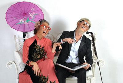 goài bộ ảnh công chúa và hoàng tử, cặp đôi còn lầy lội đến mức hóa trang thành 2 ông bà già theo ý tưởng của fan.