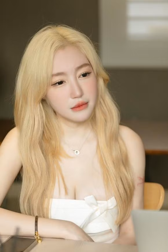 Elly Tran ly hon chong Tay sau on ao-Hinh-9