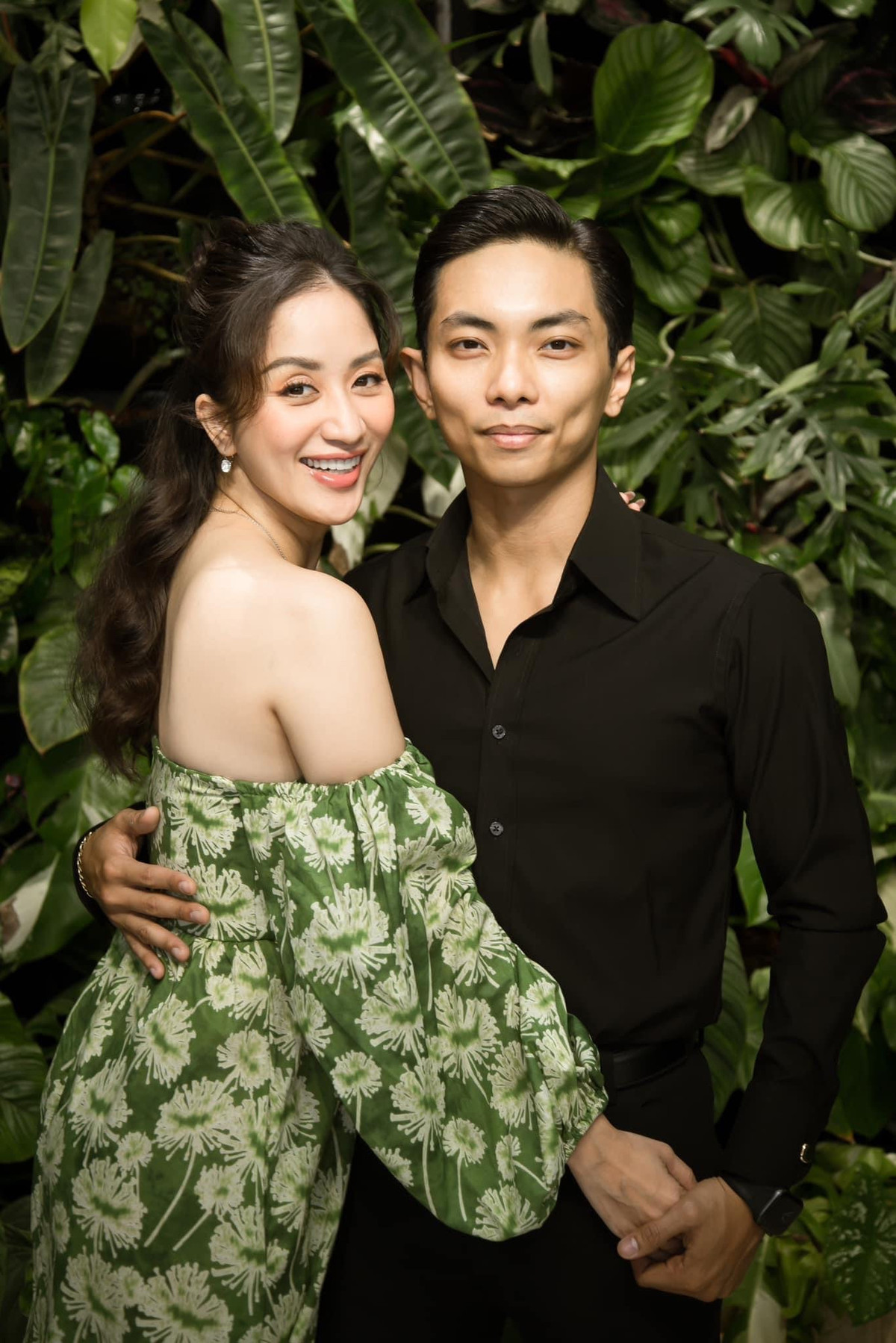 Dù chênh lệch đến 11 tuổi nhưng cặp đôi luôn dành những yêu thương ngọt ngào cho nhau khiến nhiều người ngưỡng mộ.