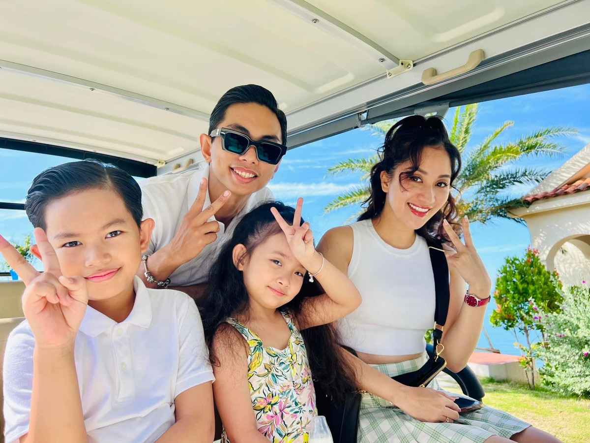 Gia đình Khánh Thi và Phan Hiển viên mãn, hạnh phúc sau nhiều sóng gió.
