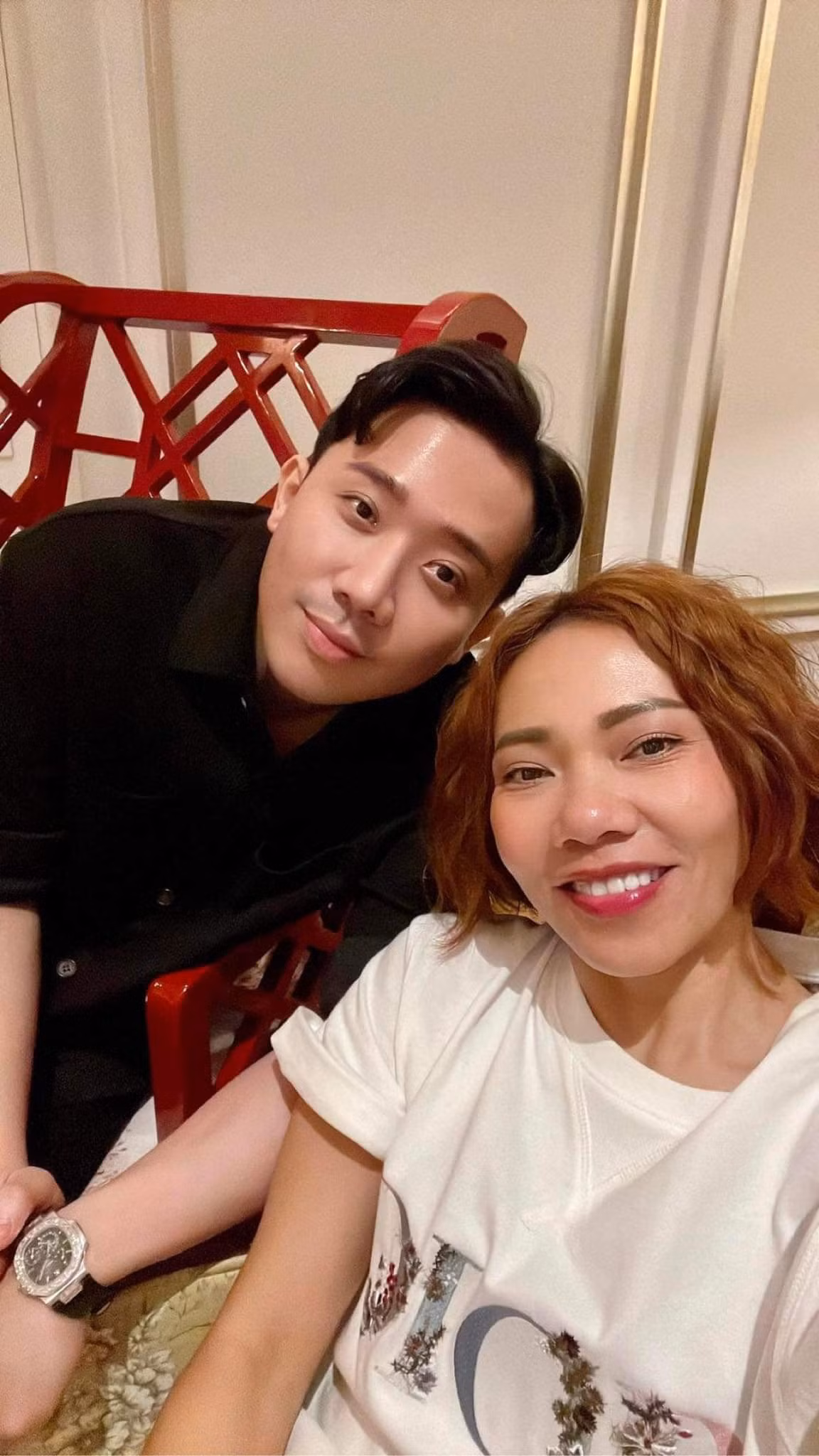 Tu Long ben dan hot girl World Cup, me Ha Kieu Anh tre dep-Hinh-5