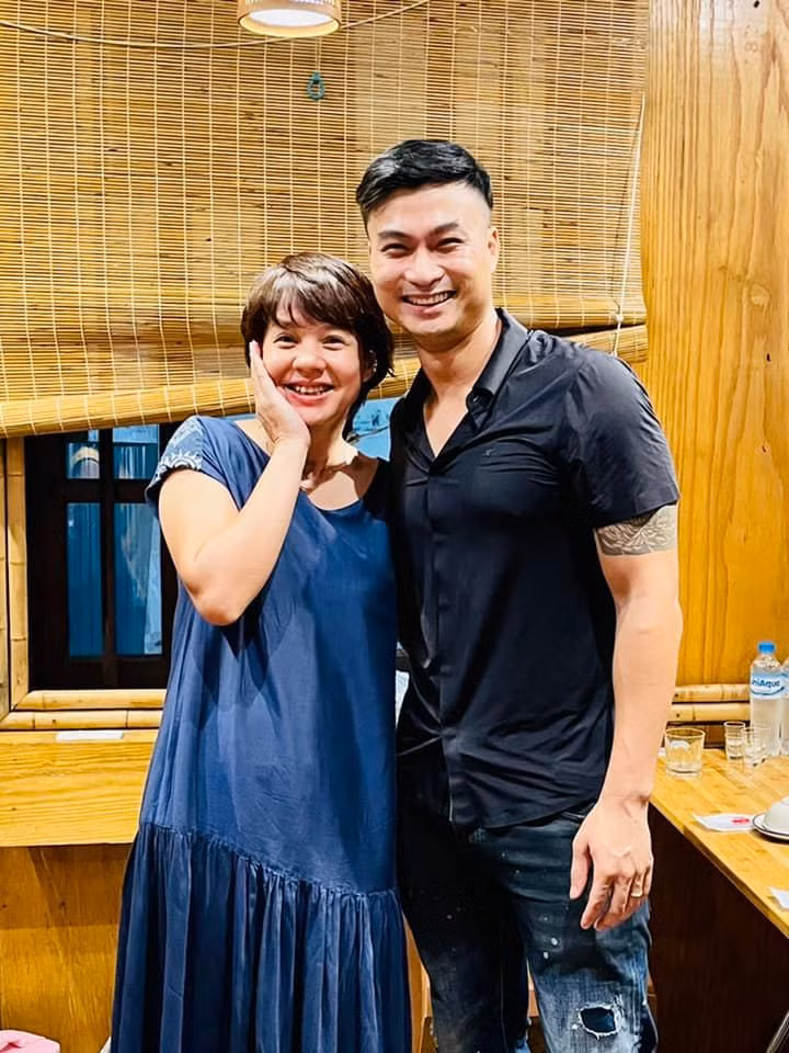 MC Ky Duyen tre dep tuoi U60, Diem Quynh than thiet Duy Hung-Hinh-2