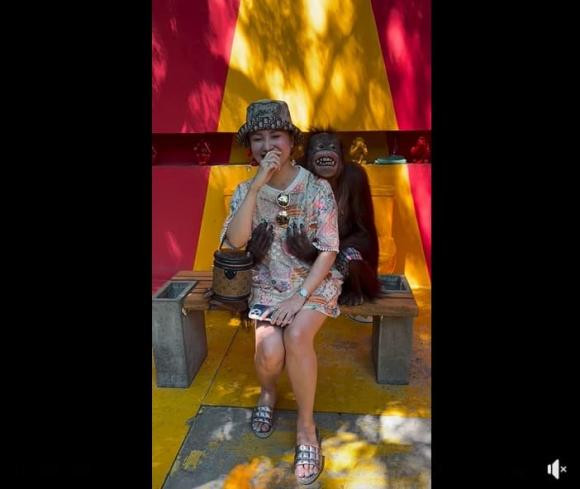 Vân Hugo chia sẻ: "Khỉ gió thật sự".