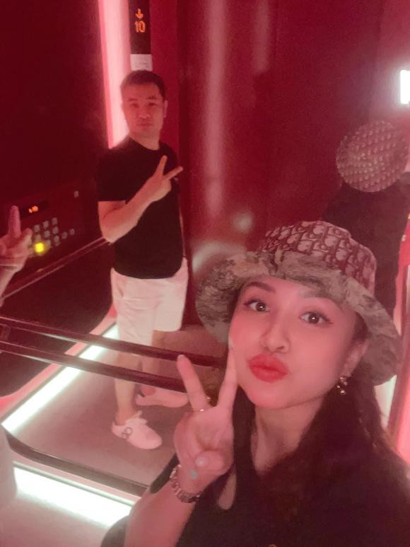 Được biết, mấy ngày vừa qua, vợ chồng Vân Hugo đã cho các con đi chơi ở Thái Lan.