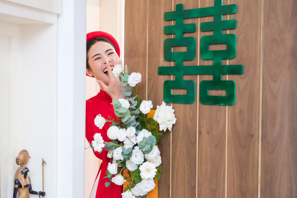 Trong phần thử thách nói những lời tỏ tình 'sến sẩm' với cô dâu, chú rể đã chọn câu: 'Vợ ơi! Anh yêu em'.