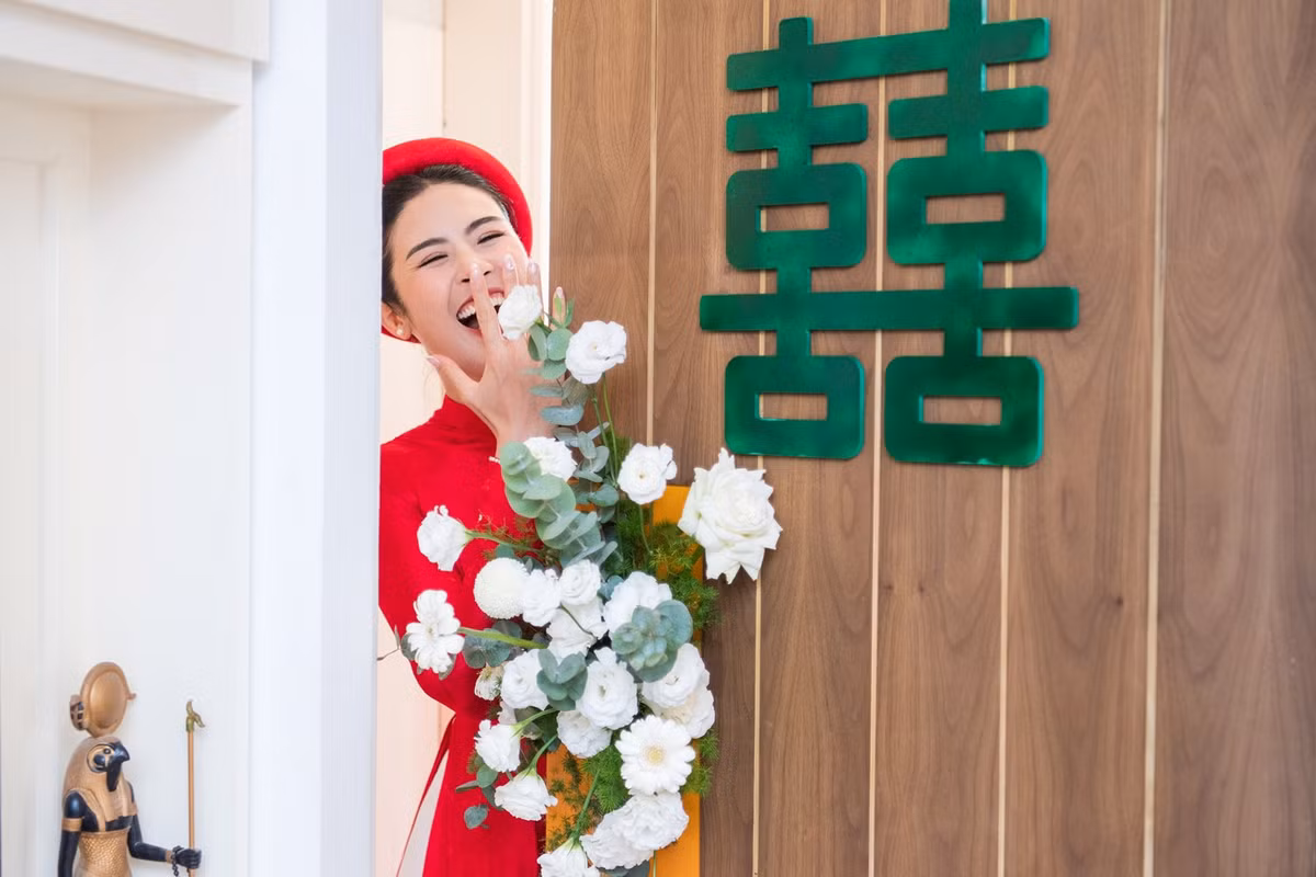 Trong phần thử thách nói những lời tỏ tình 'sến sẩm' với cô dâu, chú rể đã chọn câu: 'Vợ ơi! Anh yêu em'.