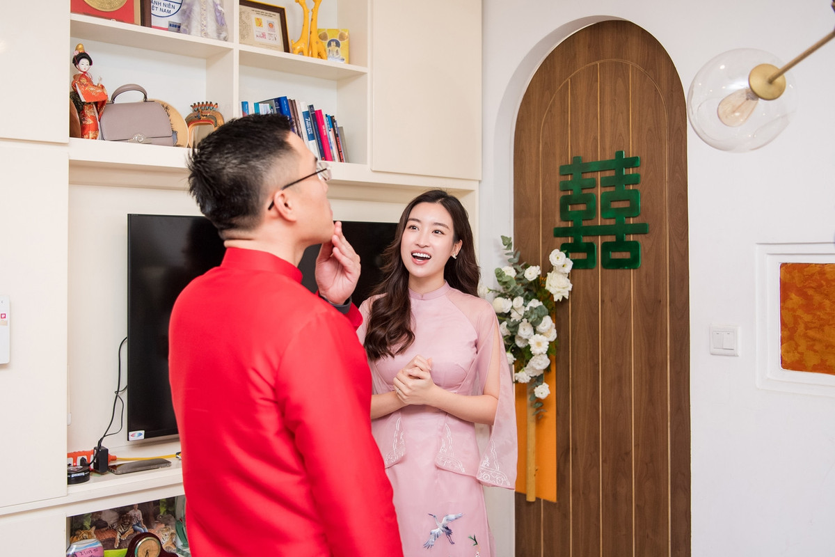 Trong lễ rước dâu, có 1 vài thử thách thú vị mà bạn bè của cô dâu dành cho chú rể. Phải vượt qua các thử thách đó, chú rể mới đc đến cửa phòng cô dâu.