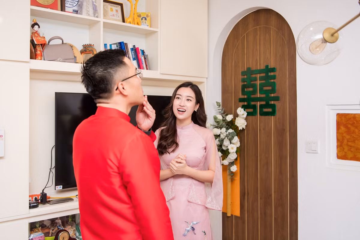 Trong lễ rước dâu, có 1 vài thử thách thú vị mà bạn bè của cô dâu dành cho chú rể. Phải vượt qua các thử thách đó, chú rể mới đc đến cửa phòng cô dâu.