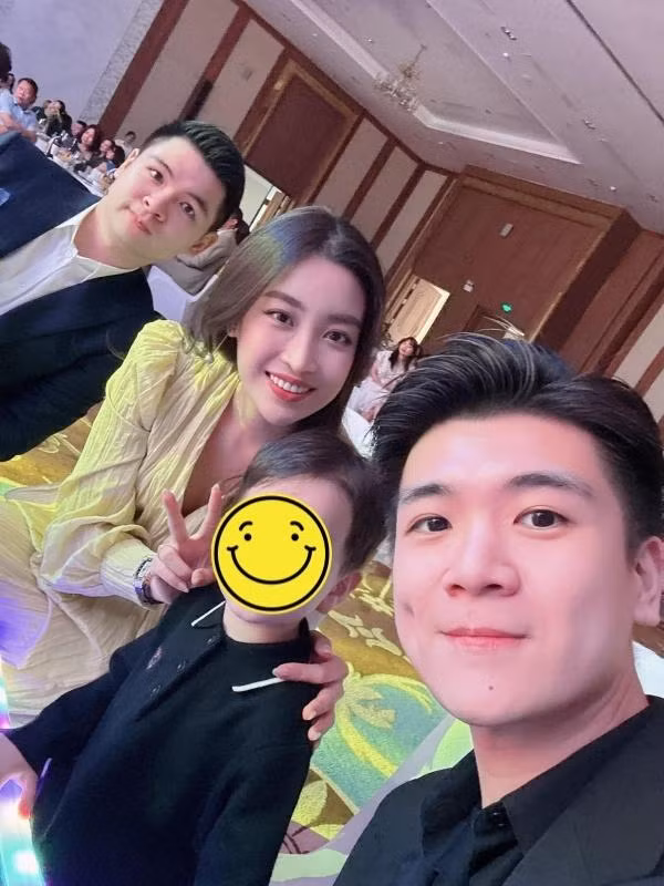 Sau kết hôn, Đỗ Mỹ Linh mới thoải mái xuất hiện, tương tác cùng ông xã trước công chúng.