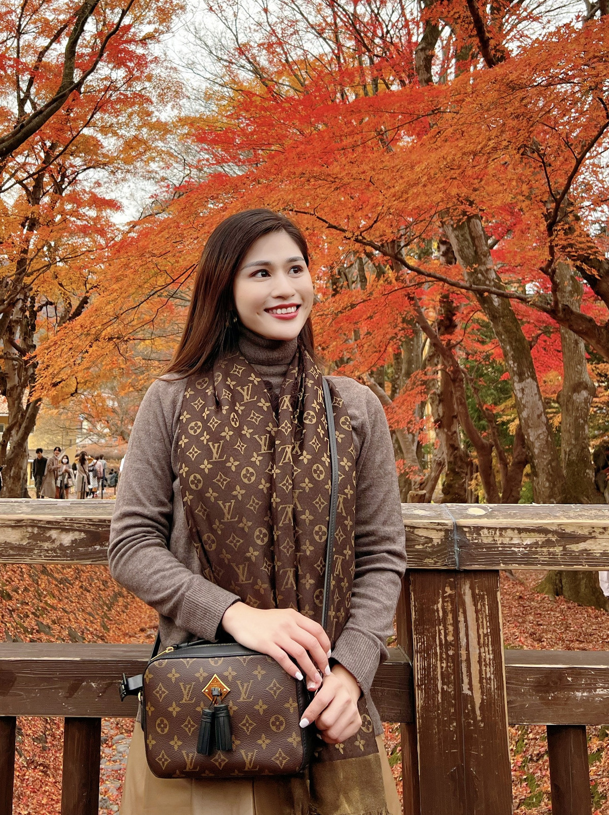 MC Minh Trang checkin Hàn Quốc mùa lá đỏ.