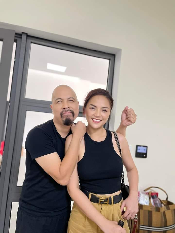 NTK Đức Hùng tình cảm bên diễn viên Thu Quỳnh.